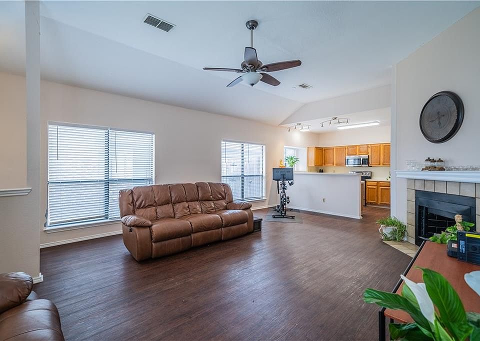1st image of 716 Crescent Dr