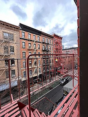 3rd image of 186 Prince St APT 5