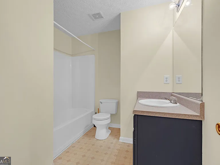 5475 Hampton Ct S — Photo 19