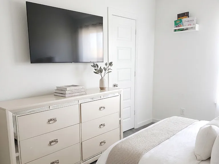 3915 Spencer Ln — Photo 2