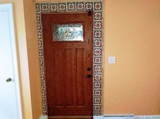 15 Sharaf St, New London, CT 06320