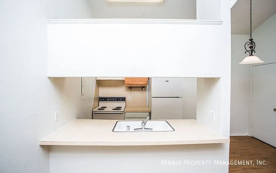 2 bedroom | 117 N. Troy Ave. #A — Photo 3