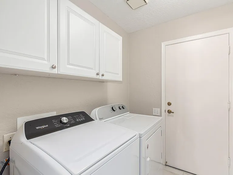 9138 E Davenport Dr — Photo 28