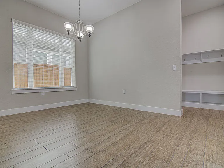 2409 Moreno St — Photo 12