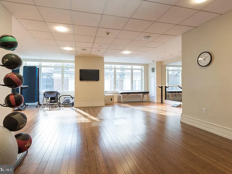 130 S 18th St #RC4 — Photo 39