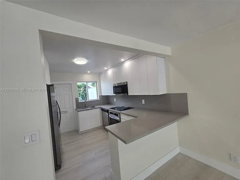 834 Raymond St — Photo 57