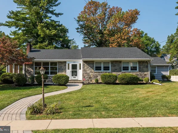 220 Highland Ave, Moorestown, NJ 08057