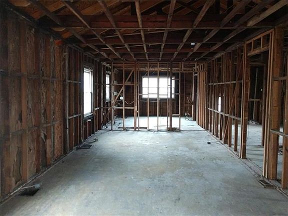 4th image of 105 1st St