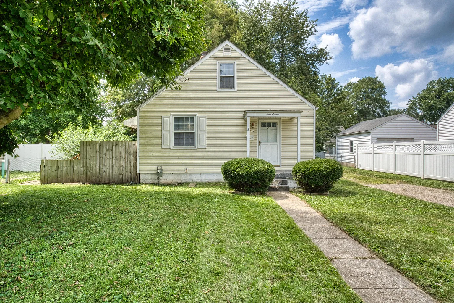 111 Kemp St photo 1