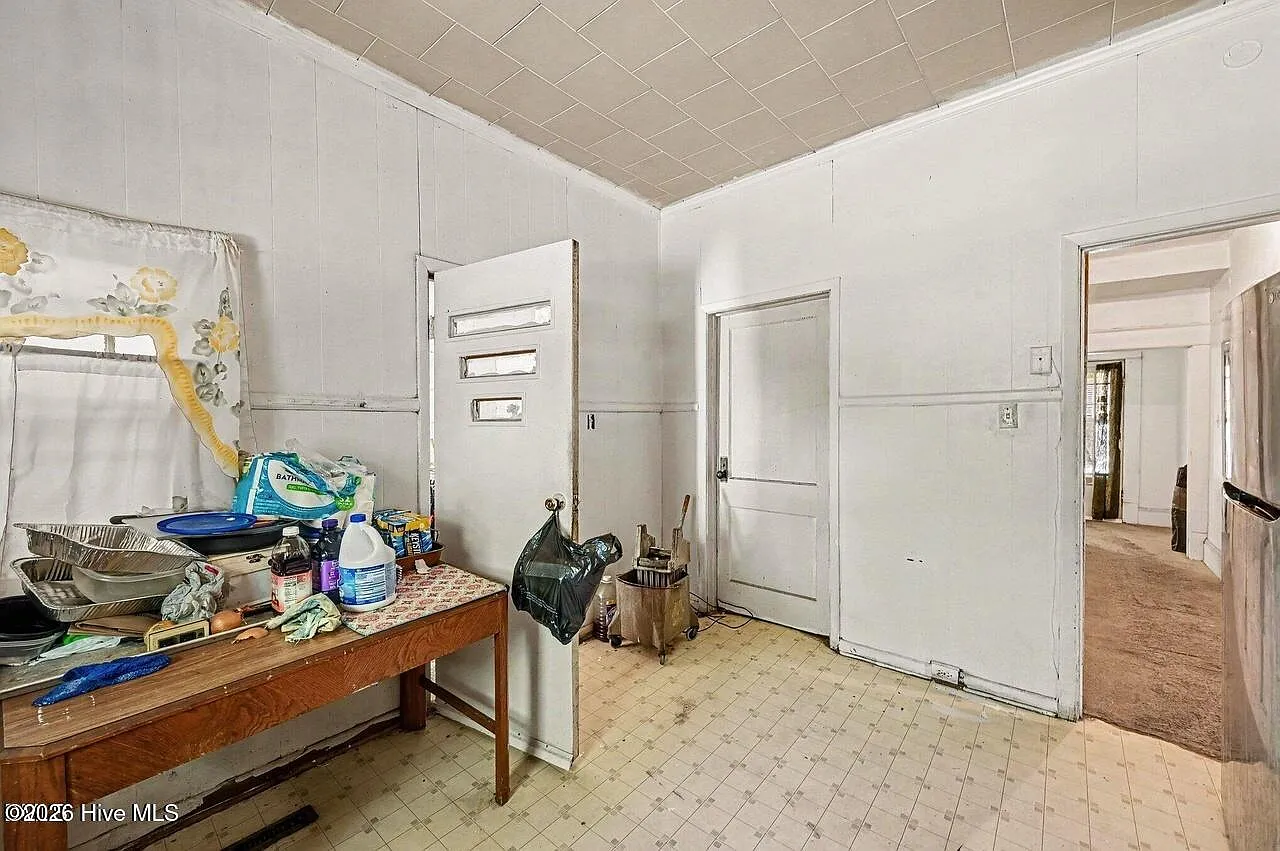 2 bed, 1.0 bath, $1,200 — Photo 4