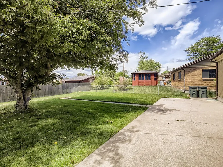 11303 Corona Dr — Photo 15
