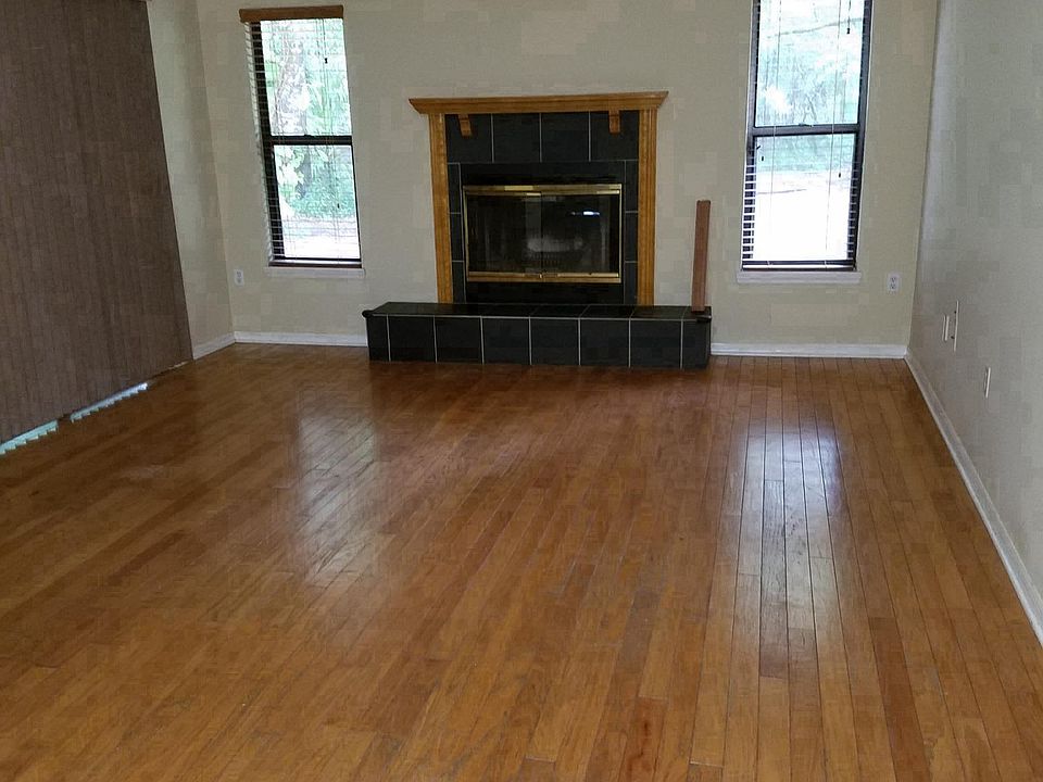2nd image of 1115 Mill Run E