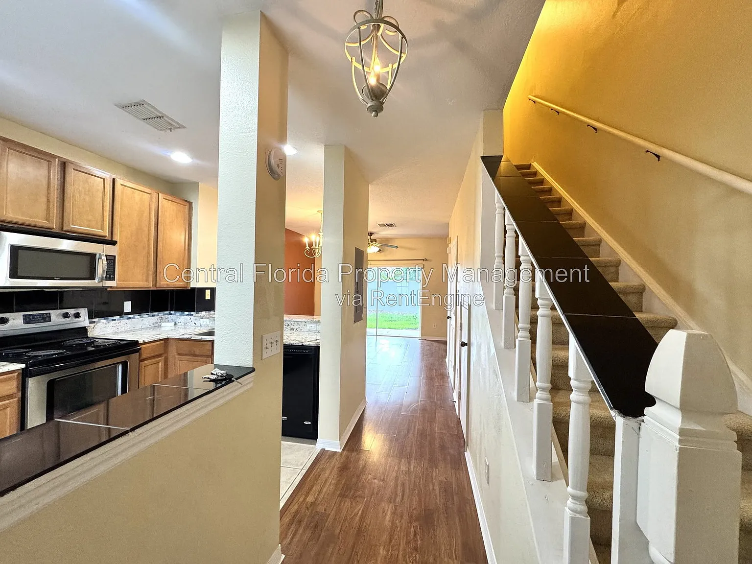 2 bed, 2.5 bath, 987 sqft, $1,699 — Photo 2