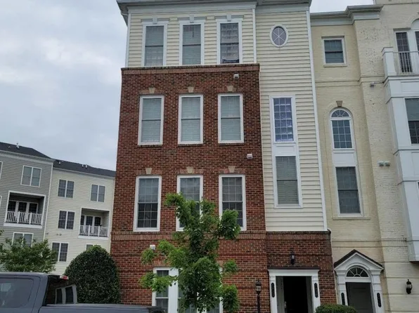 2422 Brookmoor Ln, Woodbridge, VA 22191