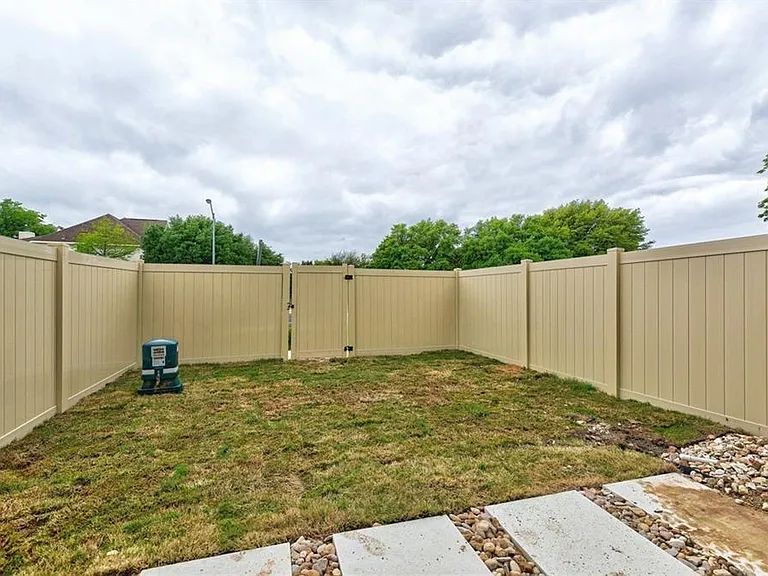 402 Conservation Dr #20 — Photo 22