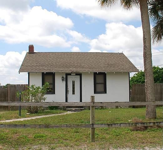 1st image of 1115 10th Ln