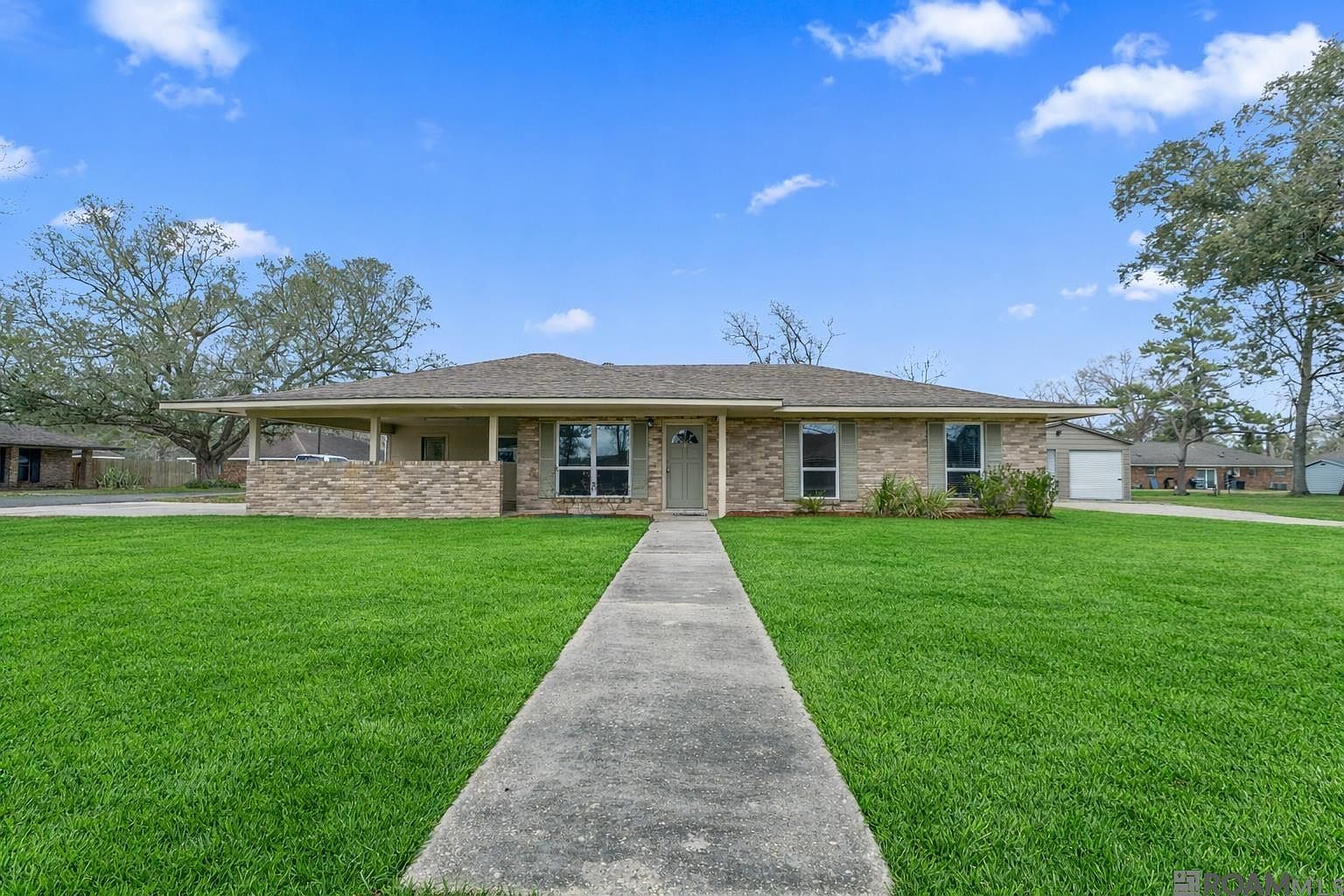 43498 S Lone Oak Rd, Gonzales, LA 70737 | Zillow