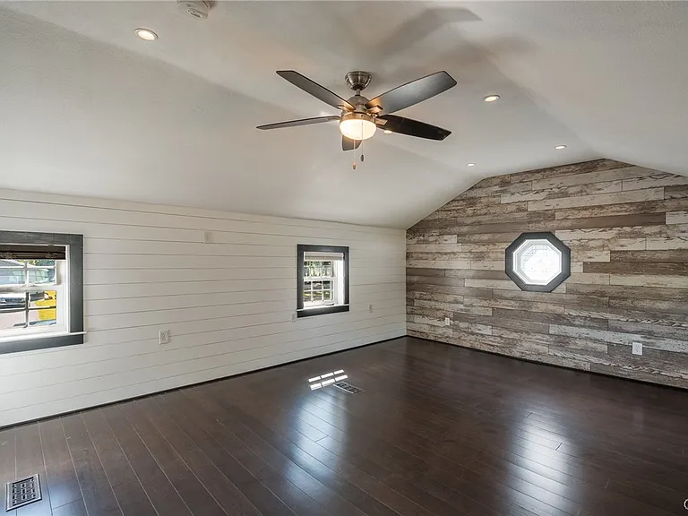 8403 Gaskin Rd — Photo 29