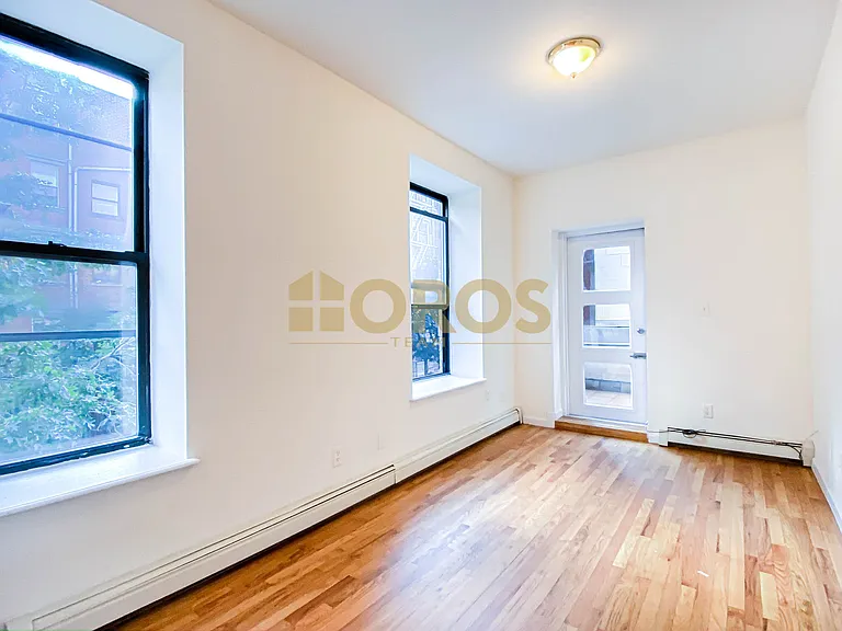 283 E 7th St #2C — Photo 2
