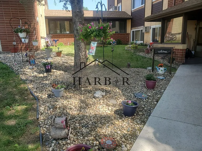 Valley View Apartments — Photo 7