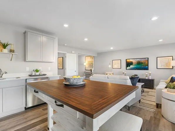 5126 Stable View Dr, Woodbury, MN 55129