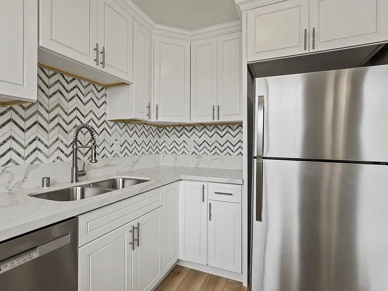 Kitchen with Double-Sinks, Refrigerator, and Dishwasher