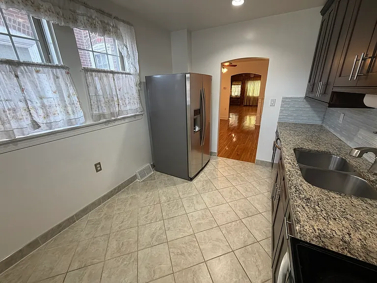 1535 Willow St — Photo 9