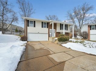 857 Village Meadow Dr, Ballwin, MO 63021