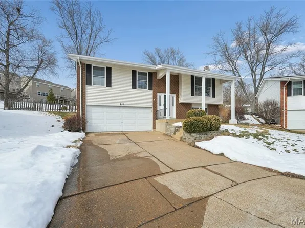 857 Village Meadow Dr, Ballwin, MO 63021