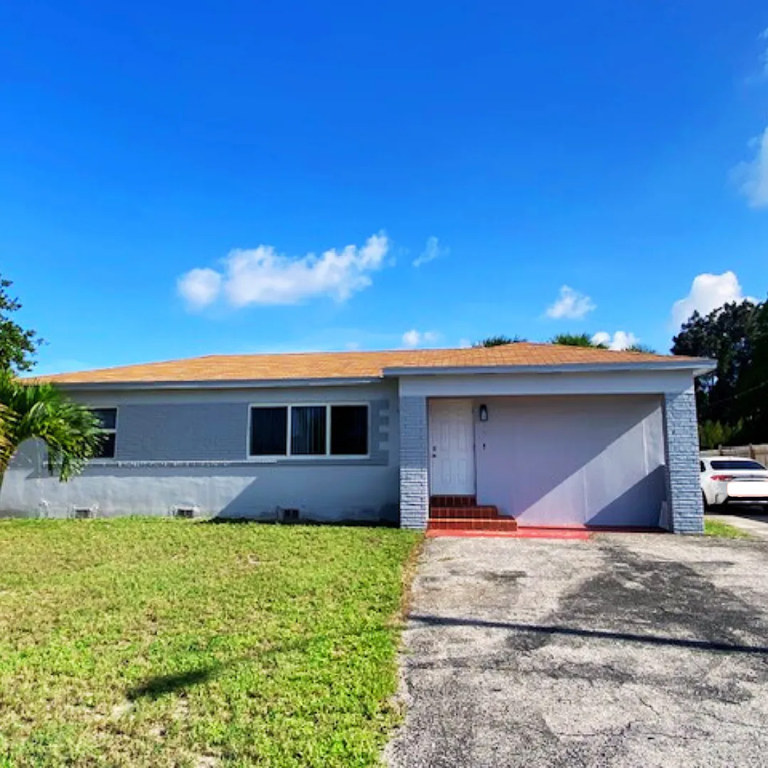 3 bed, 1260 sqft, $2,400 — Photo 1