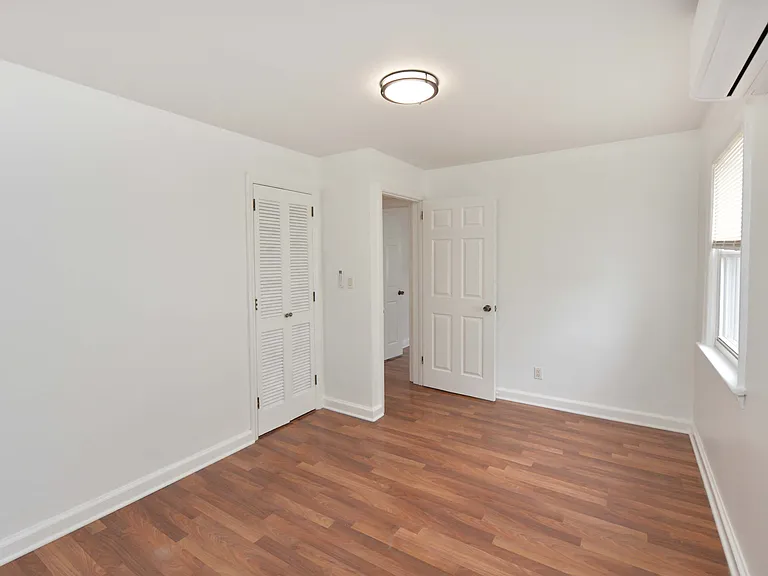 3-11 Lyons Ave — Photo 13