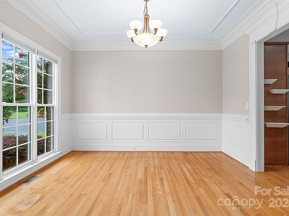 5th image of 174 Lake Commons Dr