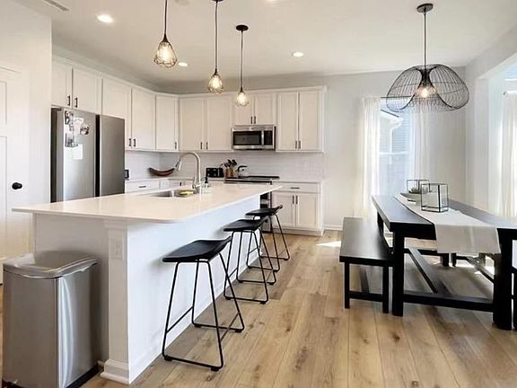 Modern kitchen with Quartz Countertop