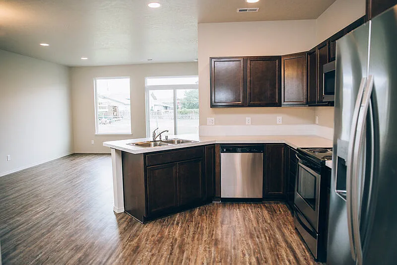 3 bed, 2.0 bath, 1210 sqft, $1,850 — Photo 3