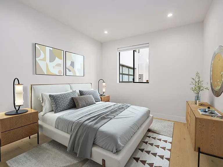 741 N Gramercy Pl — Photo 2