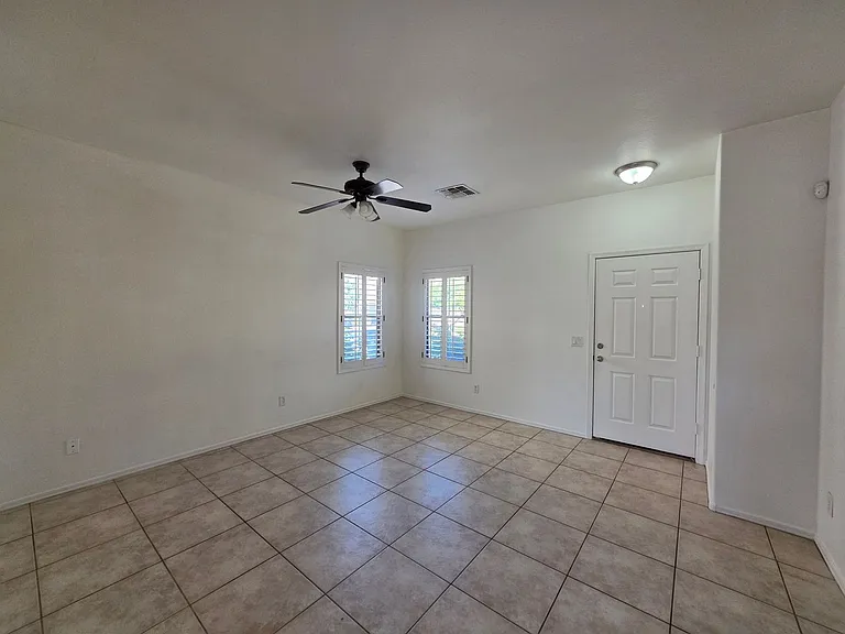 1886 E Don Carlos Ave #141 — Photo 5