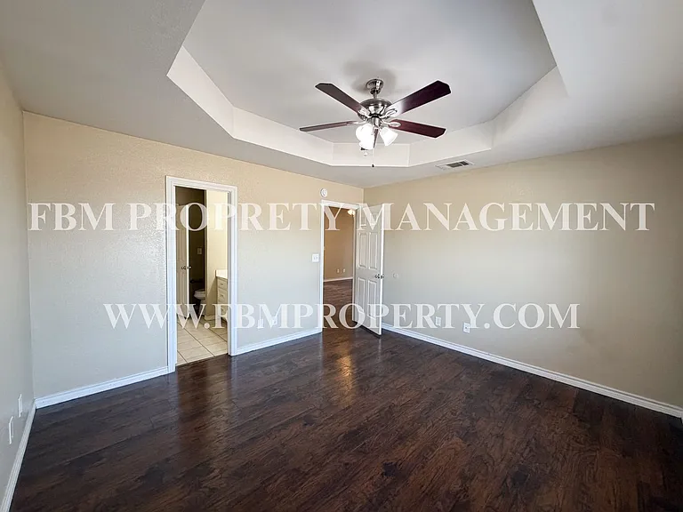 2702 Boyd St — Photo 10
