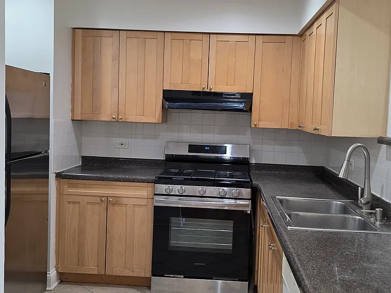 693 E Fullerton Ave #208 — Photo 6