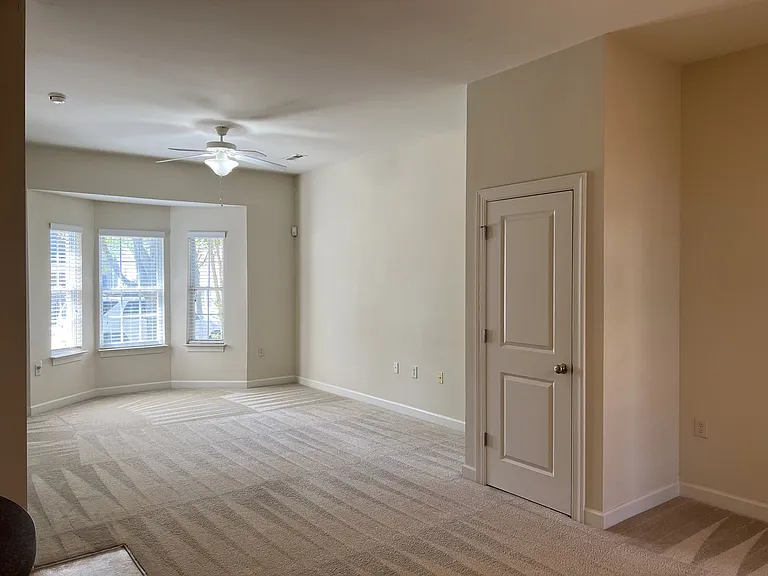 354 Summergate Dr — Photo 5