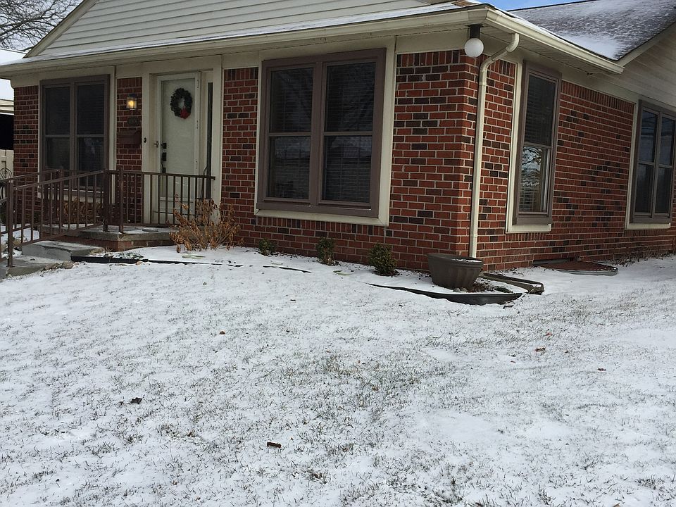1st image of 40806 Newport Dr