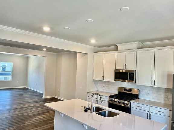 2nd image of 1009 Bullock Dr