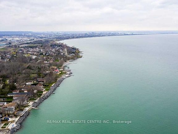 3rd image of 7 Waterview Dr
