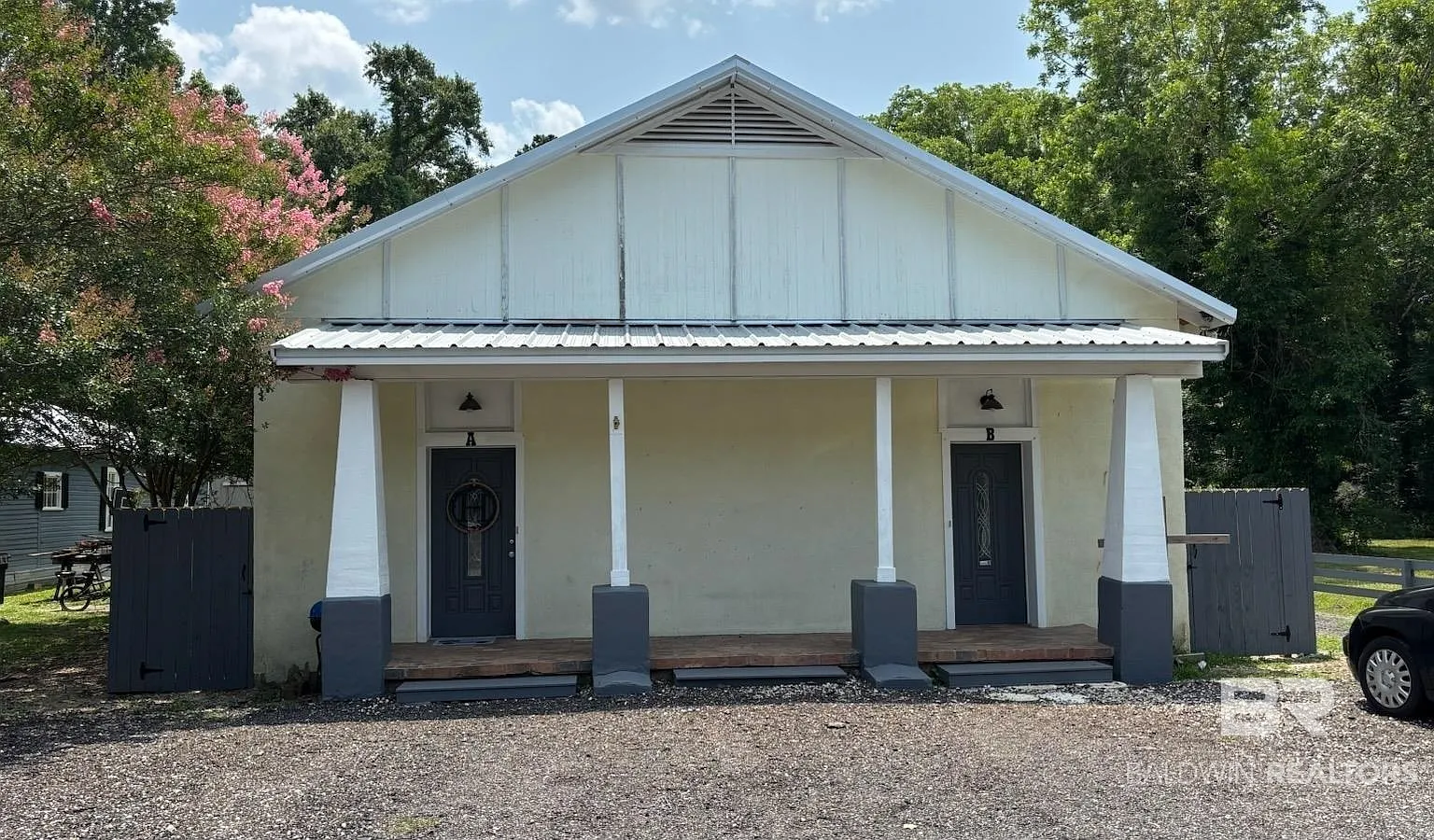 2 bed, 1.0 bath, 833 sqft, $950 — Photo 1