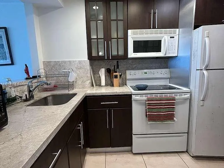 2899 Collins Ave #625 — Photo 5