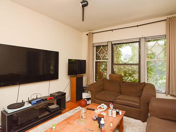 5th image of 3724 N Sheffield Ave #2N