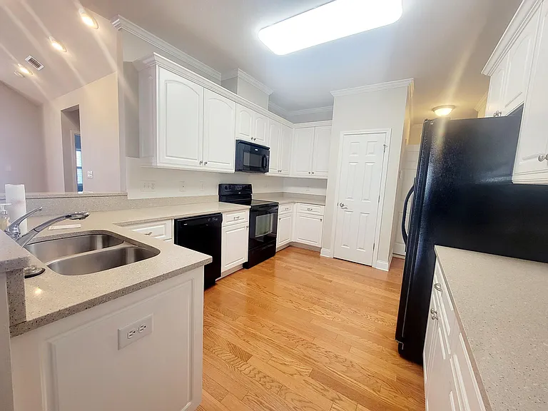 3001 Amberley Dr — Photo 6