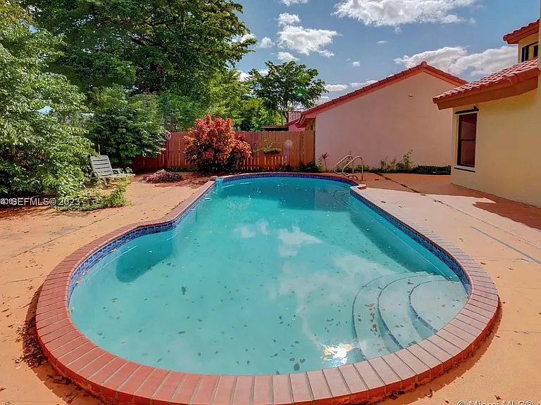 9953 SW 147th Ct — Photo 3