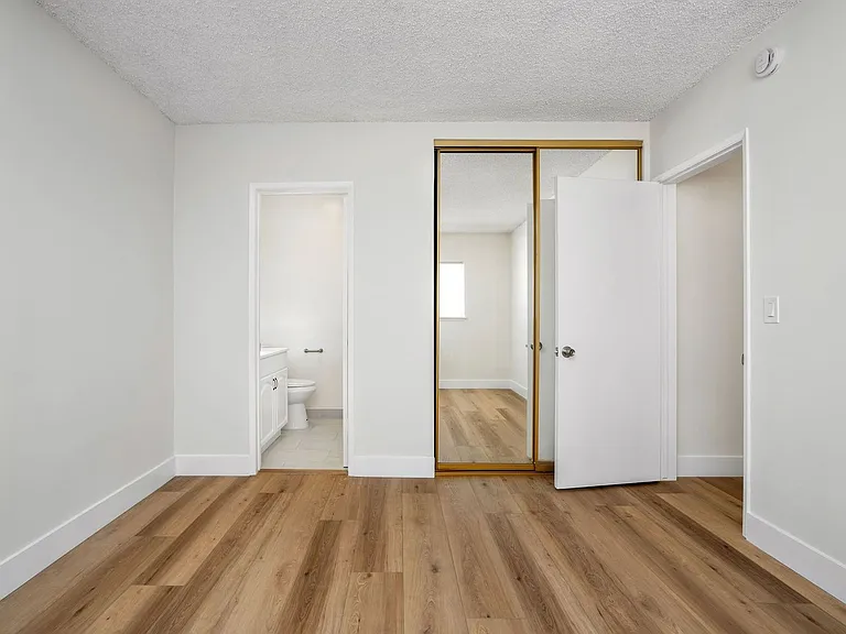 1518-1522 Euclid St — Photo 14