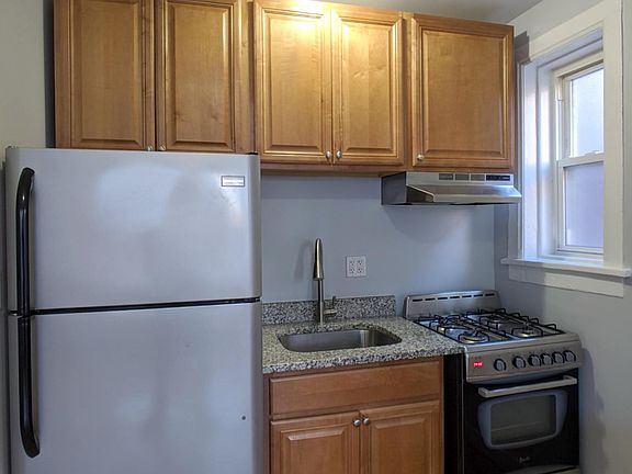 4th image of 1504 W Fargo Ave #3C