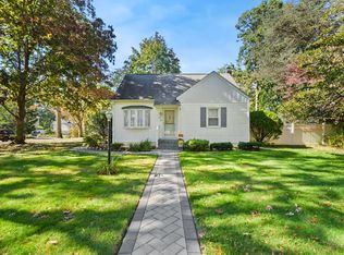 44 Arlington Rd, Ronkonkoma, NY 11779